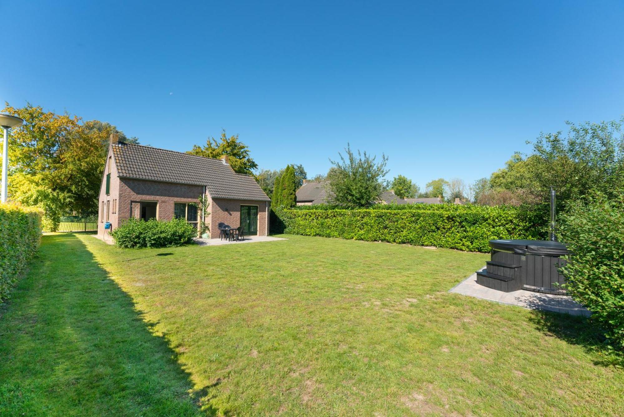 6P Vrijstaand Huis Met Royale Tuin En Hottub Ewijk Exterior foto